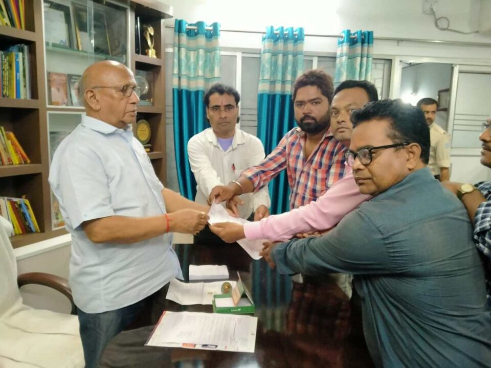 Seraikella News: समायोजन की मांग को लेकर सरयू राय से मिले टेट पास पारा शिक्षक। | Vananchal 24TV Live