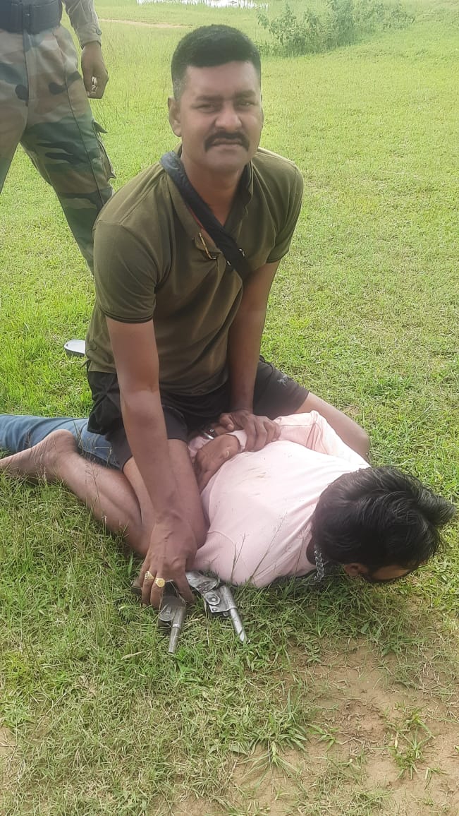 Ranchi crime दो देसी कट्टे के साथ एक अपराधी गिरफ्तार, हवलदार संदीप सिंह ने दिखाई मुस्तैदी और बहादुरी… | Vananchal 24TV Live