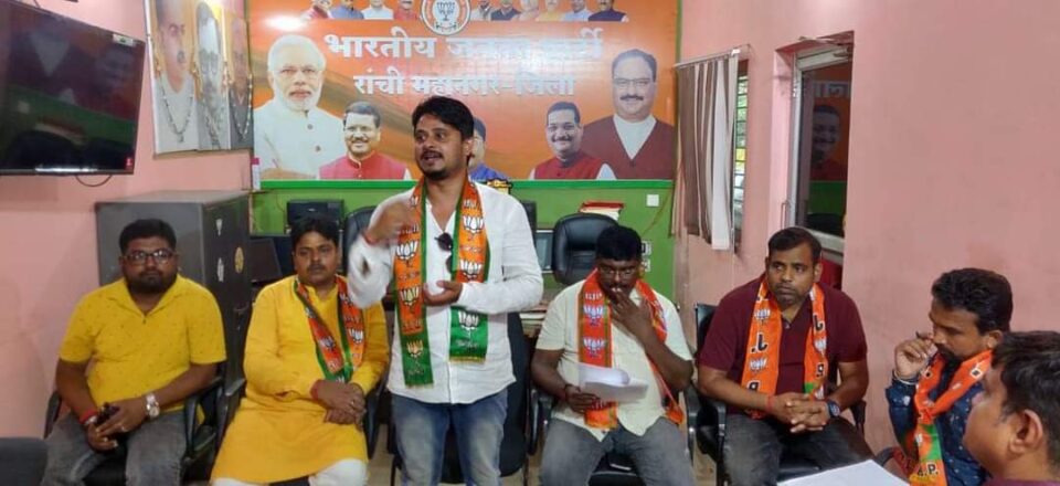 Ranchi News : आजादी के अमृत वर्ष को यादगार बनाने को लेकर एक लाख घरों में दिखेंगी तिरंगा …… | Vananchal 24TV Live
