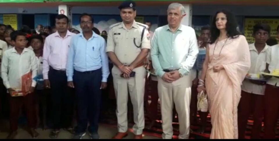 Muri News : रेलवे के आईजी ने सिगंपुर स्कूल के बच्चों को सम्मानित किया….. | Vananchal 24TV Live