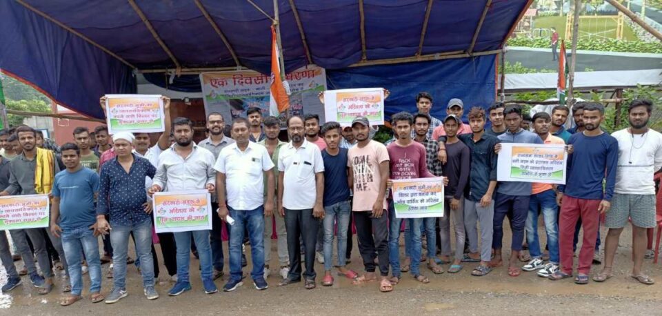 Jamshedpur News : बिरसानगर आस्था ट्विन सिटी के गेट पर किया धरना प्रर्दशन, सरकारी जमीन अतिक्रमण का आरोप, जिला प्रशासन को दी चेतावनी कार्रवाही नही तो जिला मुख्यालय के समक्ष अमरण-अंनशन…… | Vananchal 24TV Live