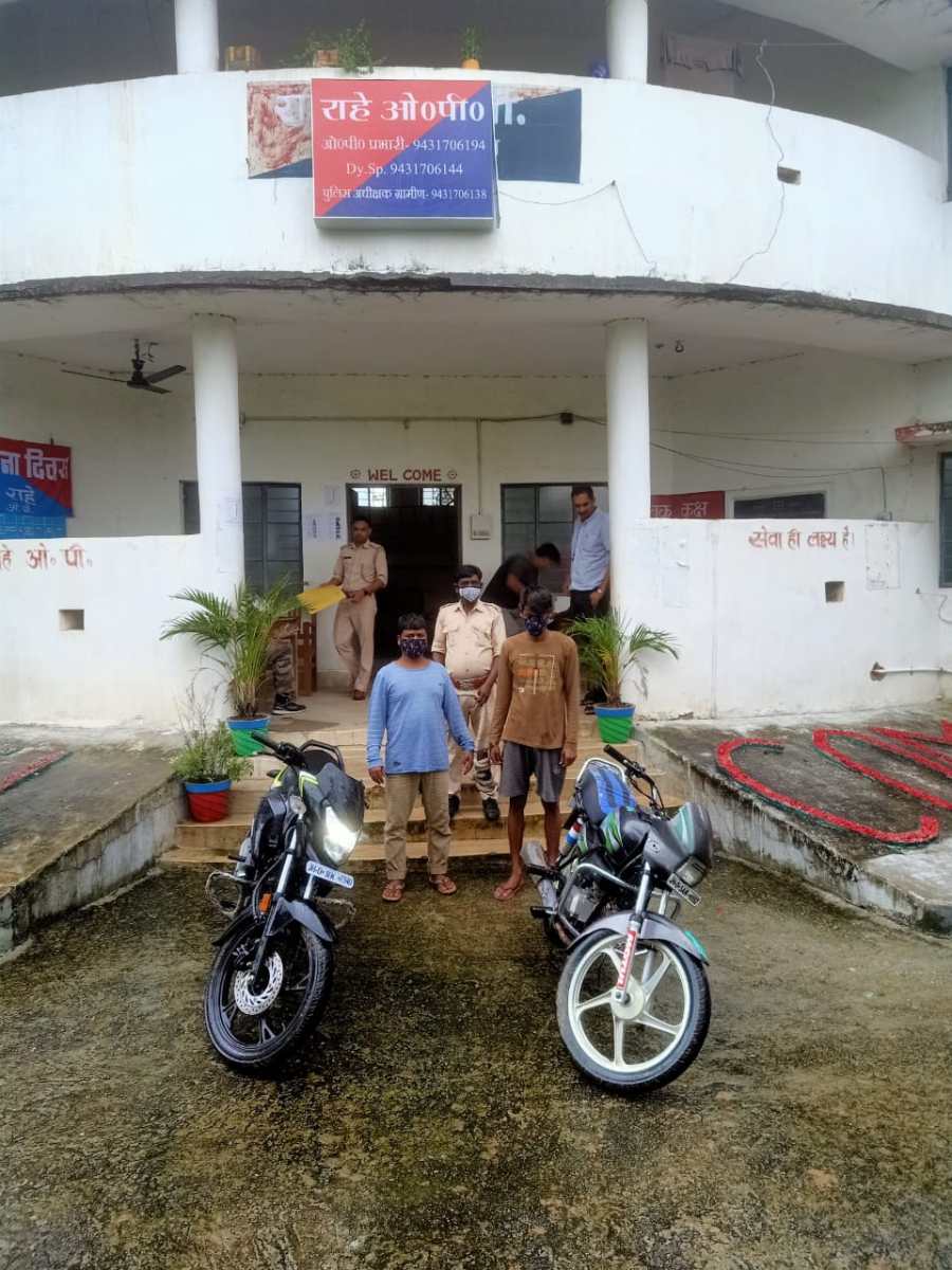 Ranchi, Bundu New : चेकिंग के दौरान पुलिस ने पकड़ी चोरी की मोटरसाईकिल, बेचने और खरीदने वाला गया जेल…..