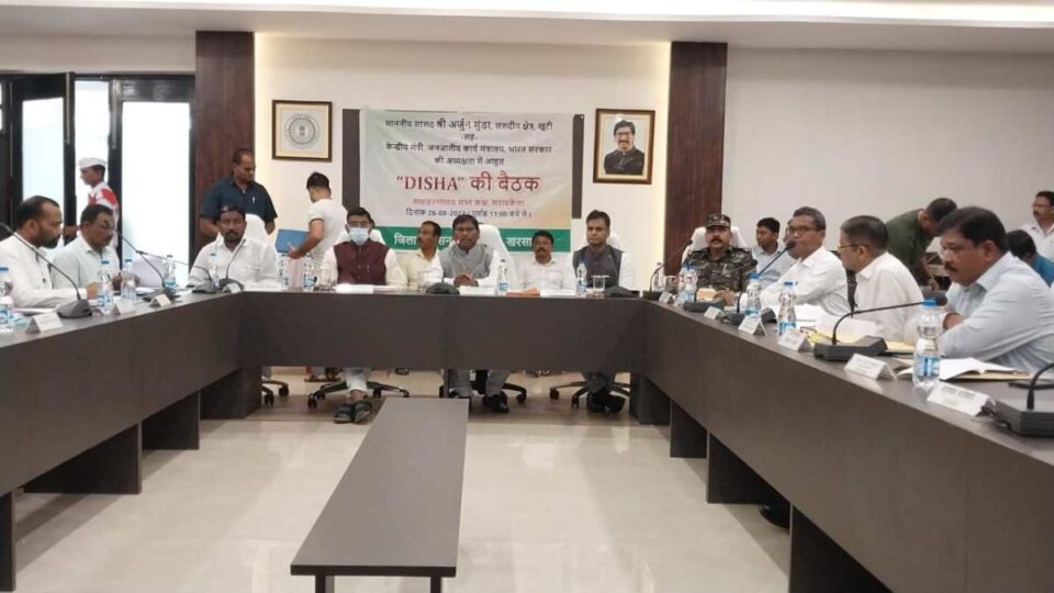 Saraikela News : जिले के विकास के लिए अंतिम व्यक्ति तक योजनाओं के लाभ तथा इंफ्रास्ट्रक्चर डेवलपमेंट की दिशा में कार्य करें पदाधिकारी: अंर्जुन मुंडा,,,, | Vananchal 24TV Live
