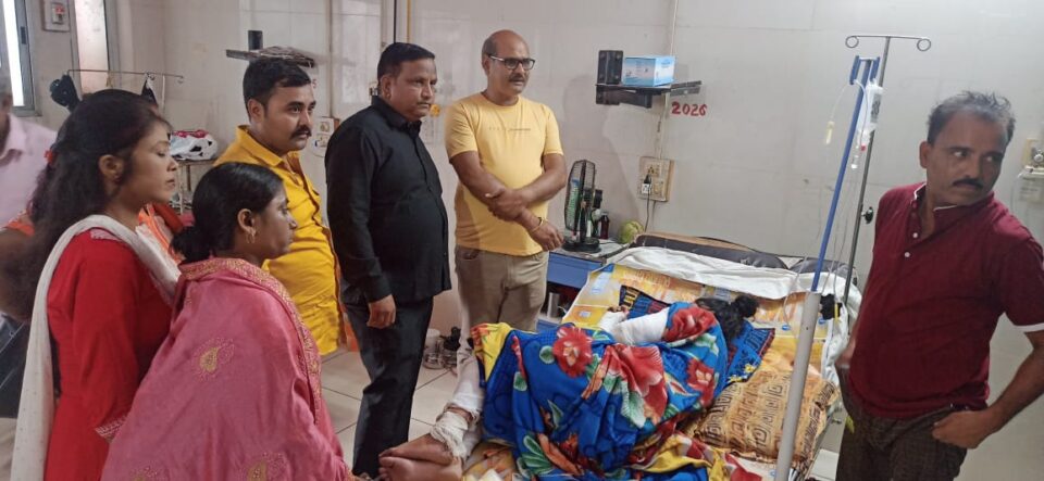 Ranchi News : इलाजरत पिड़िता से मिलने पहुंचे करणी सेना की टीम, पीड़ित परिवार को आर्थिक मदद किया …… | Vananchal 24TV Live