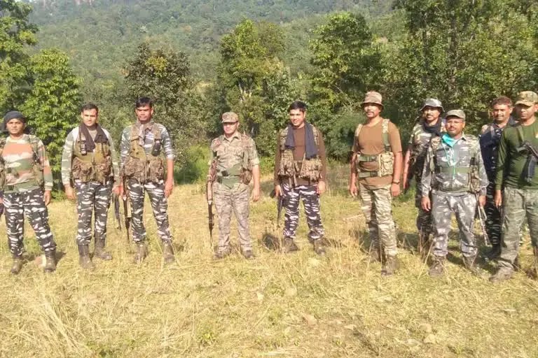 Saraikela Naxal : फिर दहला नक्सलीयों की गोली की आवाज से कुचाई का जंगल,  एक करोड़ की ईनामी नक्सली हाडकोर अनल दा  के गिरोह  के दो सदस्य को पुलिस ने मार गिराया, हथियार जप्त ……  | Vananchal 24TV Live
