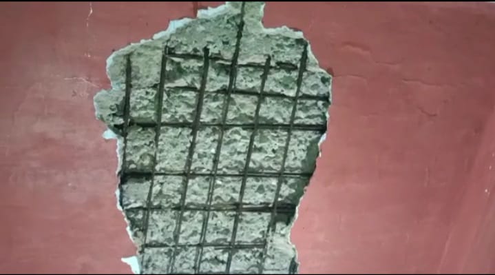 Bermo news बेरमो में बलास्टिंग जोन में रहना विस्थापितों के लिए हुआ मुश्किल, विस्थापित नेता प्रमोद सिंह का परिवार बाल-बाल बचा, घर की छत-दीवार टूटी… | Vananchal 24TV Live