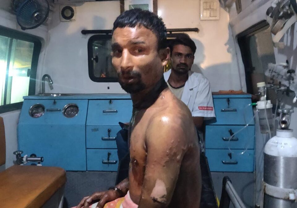 Ranchi News आपसी विवाद में युवक पर पेट्रोल छिंड़क कर मारने का प्रयास, पुलिस ने आरोपी युक को किया गिरफ्तार …….