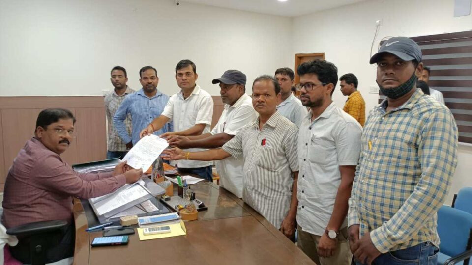 Saraikela News : समकक्षीय रिक्त पदों पर नियुक्ति अथवा समायोजन की मांग को लेकर आत्माकर्मियों ने शुरू की चरणबद्ध आंदोलन…… | Vananchal 24TV Live