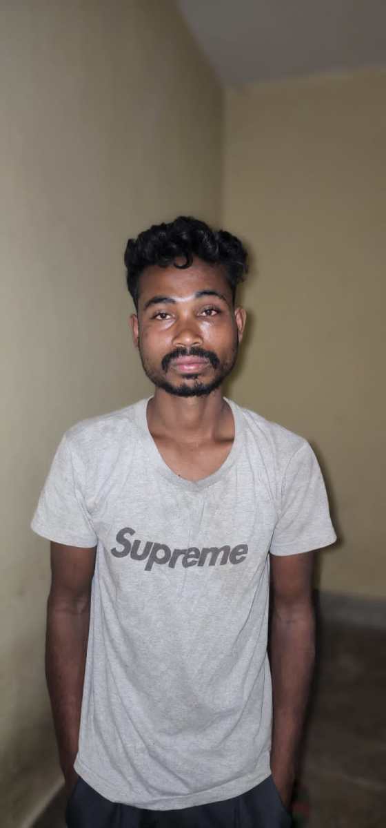 Namkum News :मोबाईल  दुकान का छप्पर तोड़कर चोरी करनेवाला युवक को बरगांवा से किया गिरफ्तार……