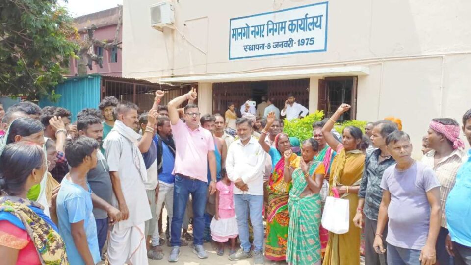 Jamshedpur News : दुर्गा पूजा को लेकर मानगो गाँधी मैदान सब्जी बाजार को जिला प्रसाशन ने हटाए जाने का निर्देश ……