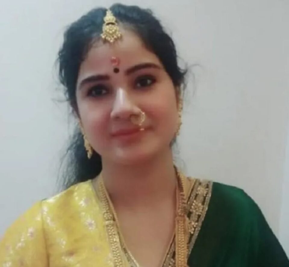Jamshedpur News : रजनी सिंह के शव का अंतिम संस्कार को लेकर पोस्टमार्टम हाउस में ससुराल और मायके दोनों पक्ष आपस में भिड़े. पुलिस की हस्तक्षेप के वाद मामल सुलझा, ससुराल में होगी अंतिम संस्कार ….. | Vananchal 24TV Live