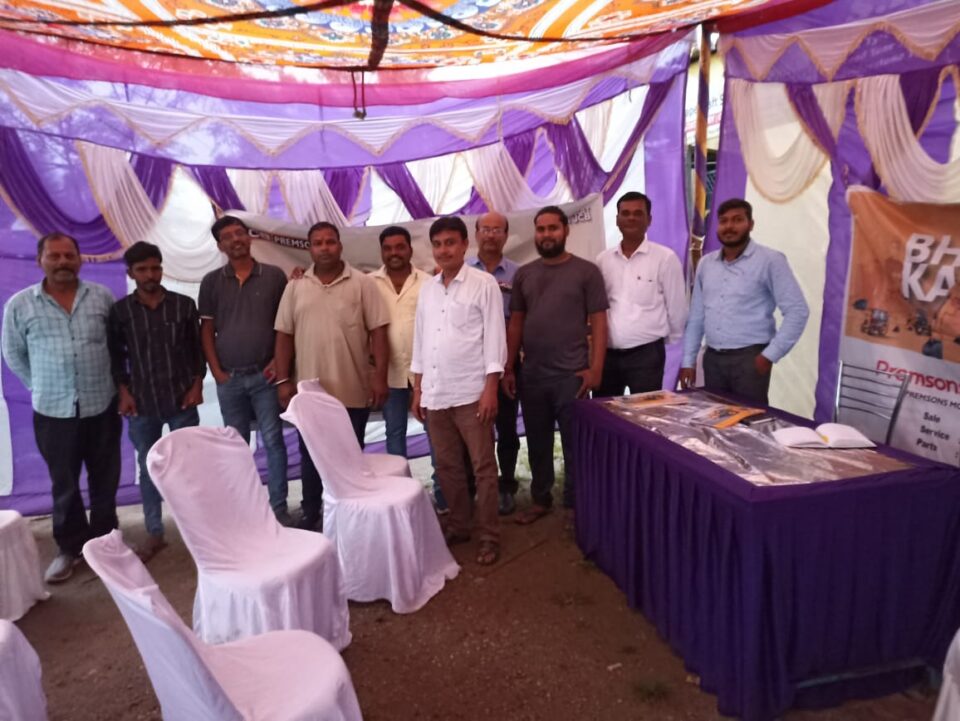 Namkum News : पतराटोली पैट्रेल पंप के सामने जेसीबी एवं इंडसइंड बैंक के द्वारा लोन मेला आयोजित …. | Vananchal 24TV Live