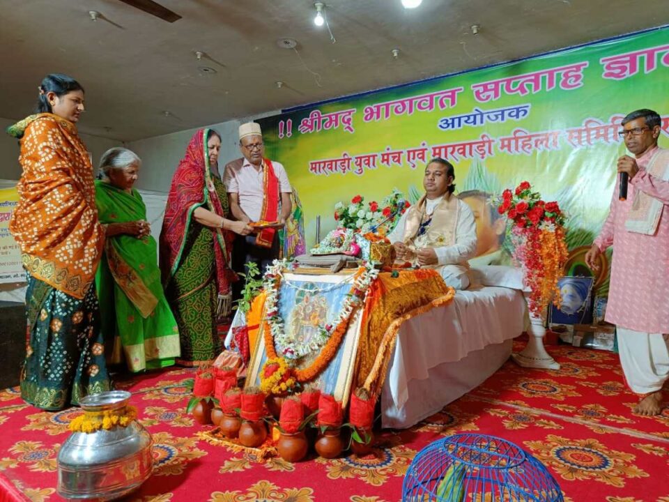 Saraikela News : समय रहते हुए गलती का सुधार कर प्रायश्चित करना है जरूरी, अन्यथा गलती पाप की श्रेणी में आती है: स्वामी वेद व्यास जी महाराज—- | Vananchal 24TV Live