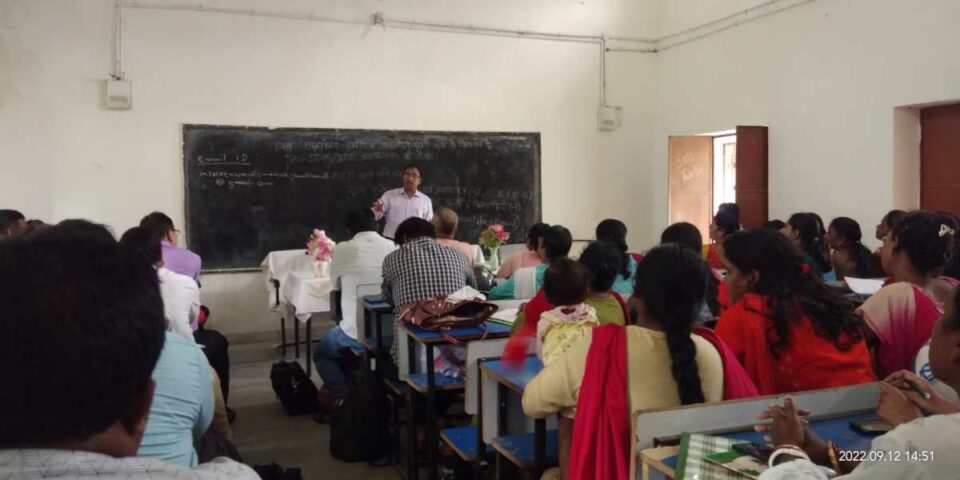 Saraikela News : डीईओ ने उच्च एवं + 2 उच्च विद्यालय के प्रधानाध्यापकों के साथ की बैठक… | Vananchal 24TV Live