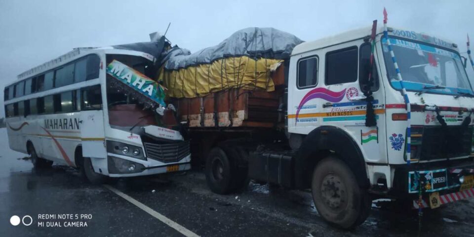 CHANDIL BREAKING NEWS : बिहार से जमशेदपुर जा रही महरानी बस दारूदा में दुर्घटनाग्रस्त