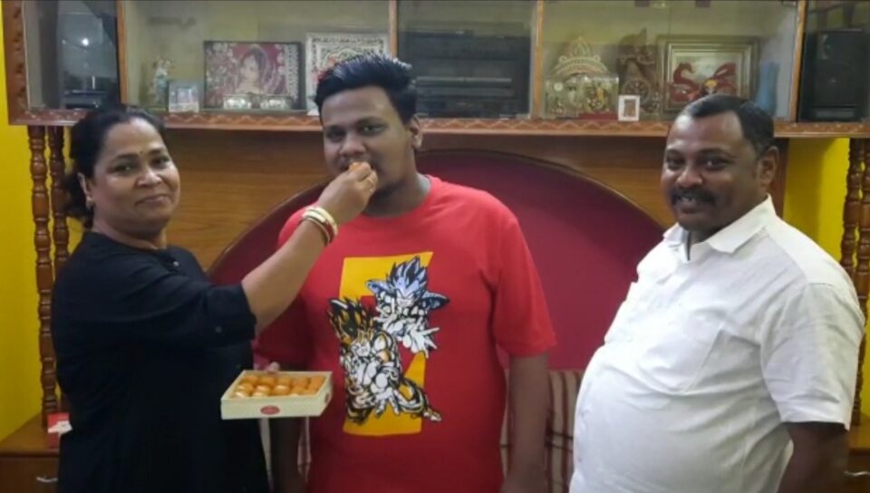 Adityapur News : देवाशीष राज ने  जेईई एडवांस में 897 रैंक  प्राप्त की,  बने कोल्हान के सेकंड टॉपर…..