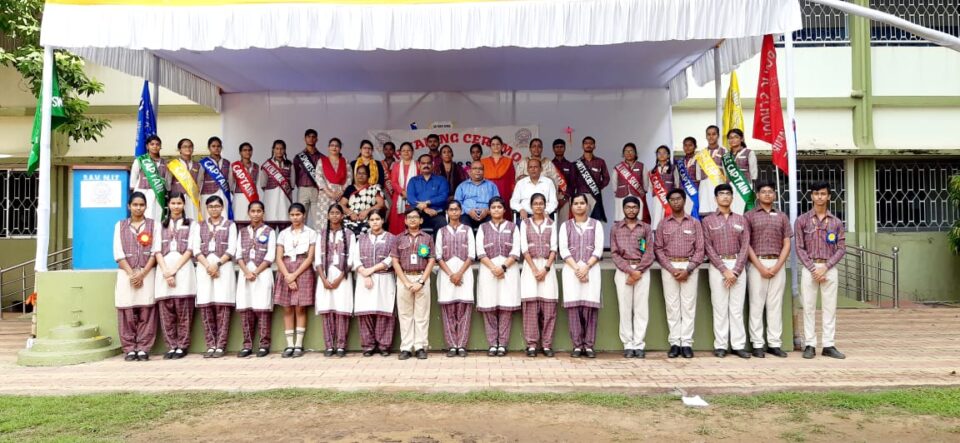 Saraikela News : डीएवी पब्लिक स्कुल परिसर में शपथ ग्रहण समारोह सम्पन्न