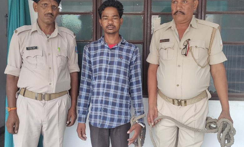 Jamshedpur News : घरेलू विवाद के बाद पत्नी का गमछा से गला घोंटकर हत्या मामले में हत्यारा पति गिरफ्तार—-