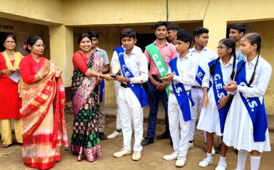Saraikela News : गम्हरिया इंग्लिश स्कूल द्वारा चलाए जा रहे स्वच्छता कार्यक्रम का हुआ समापन ….