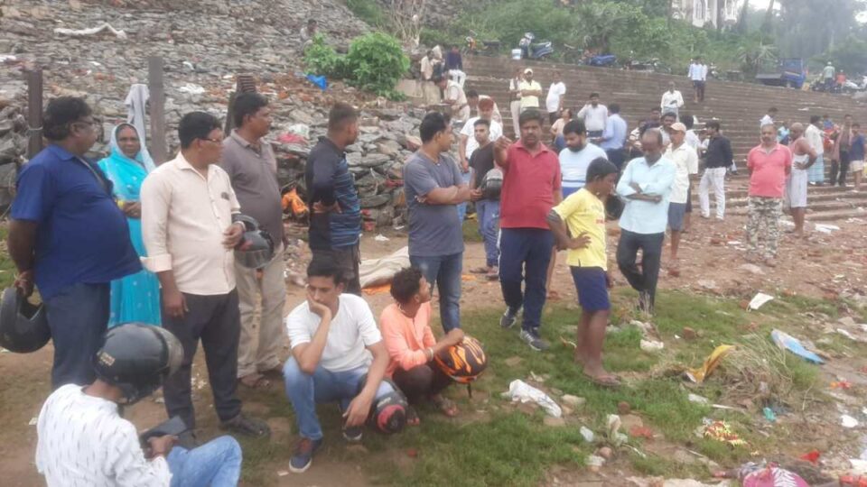 Jamshedpur News : ऋषि कुमार गुप्ता का शव तैरता हुआ पुलिस ने किया बरामद, बड़ौदा घाट बना डेंजर जोन स्थानीय लोगों ने सुरक्षा की मांग…. | Vananchal 24TV Live