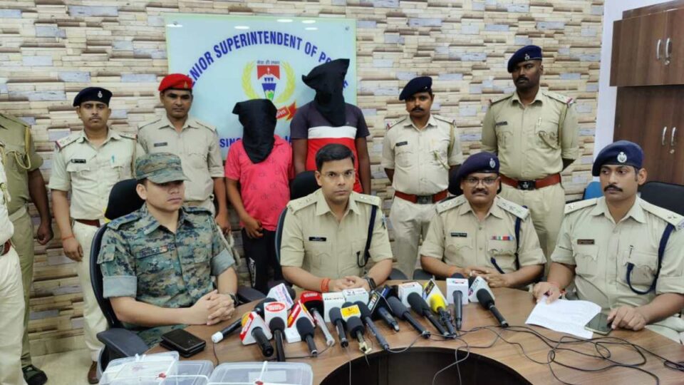 Jamshedpur News : मुंगेर से लाकर शहर के अपराधियों को बेचते थे हथियार