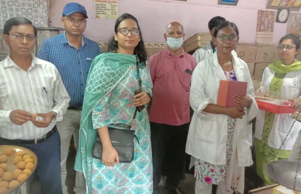 Saraikela News : फूड सेफ्टी टीम एक्शन मोड में, एसडीओ द्वारा 14 होटलों को जारी किया गया इंप्रूवमेंट नोटिस…..
