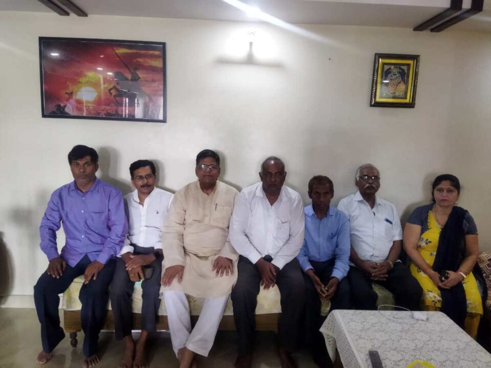 Ranchi News : एक्यूप्रेशर परिषद झारखंड शाखा ने टाटीसिल्वे स्टेशन पर ट्रेन रुकने और कोरना काल में बंद ट्रने है शीघ्र चलाने को लेकरं विचार-विमर्श किया गया……