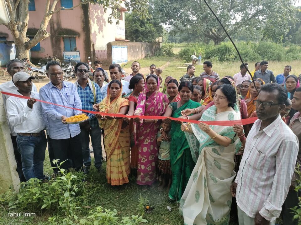Chandil News : विधायक ने किया दो ट्रांसफार्मर का उद्घाटन, ग्रामीणों के समस्याओं से हुए रूबरू