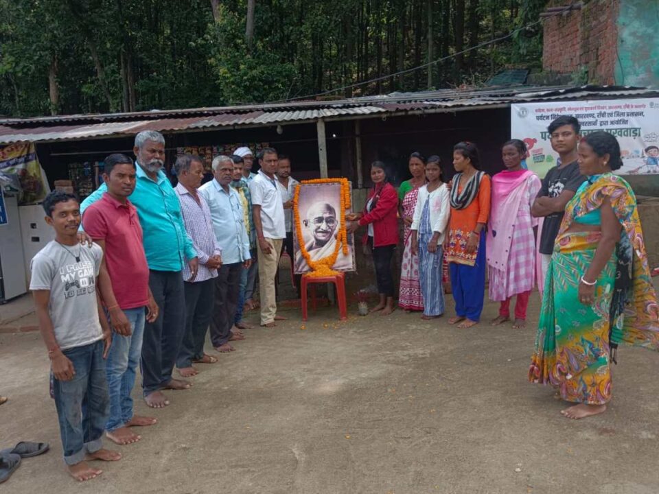 Saraikela News : चांडिल बांध विस्थापित मत्स्यजीवी स्वावलंबी सहकारी समिति ने बापू को किया नमन …. | Vananchal 24TV Live
