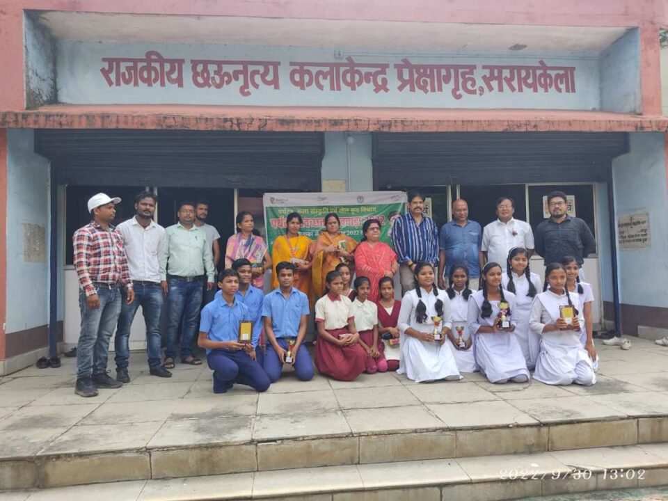 Saraaikela News : पुरस्कृत किए गए निबंध एवं चित्रांकन प्रतियोगिता के विजेता… | Vananchal 24TV Live