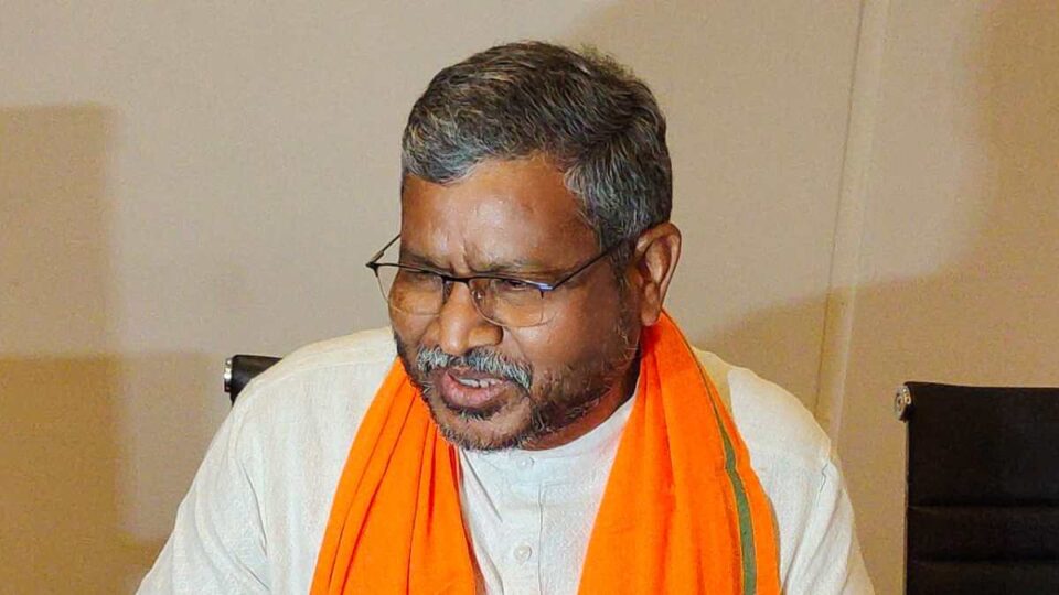 Saraikela News : जमशेदपुर पहुंचे राज्य के पूर्व मुख्यमंत्री बाबूलाल मरांडी, मीडिया से हुए मुखातिब, राज्य की हेमंत सरकार पर साधा निशाना कहा भ्रष्टाचार चरम पर …..