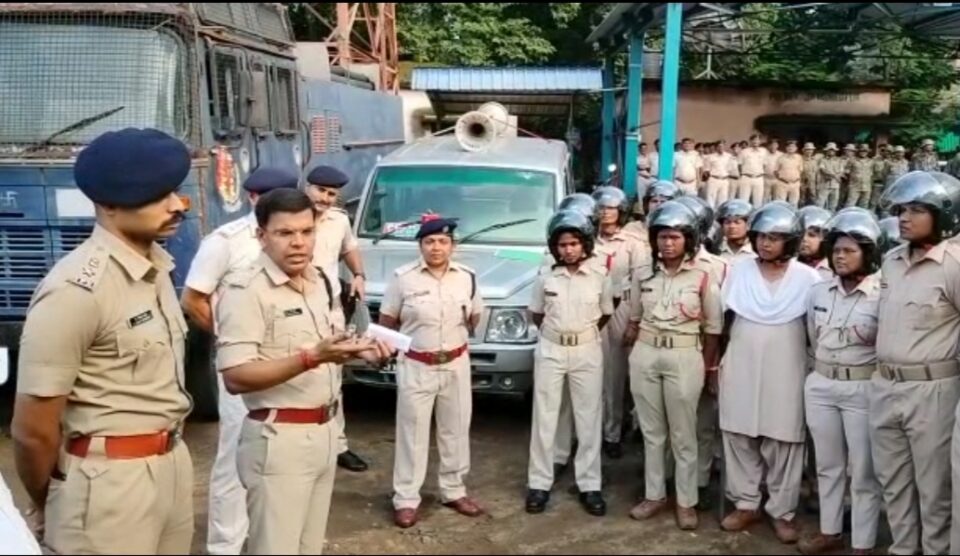 Jamshedpur News : पूर्वी सिंहभूम में दुर्गा पूजा की भीड़ को देखते हुए जिला पुलिस पर कप्तान ने सुरक्षा का पुख्ता इंतजाम किया ……