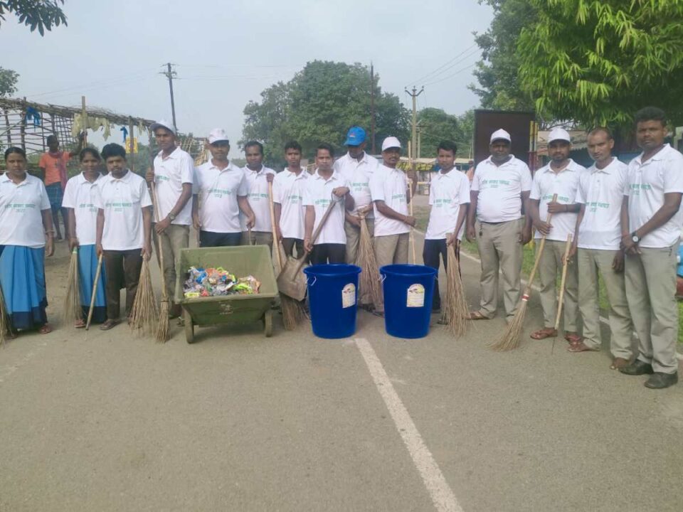 Ranchi News : जिले के  जलप्रपात पर्यटन.स्थल में स्वच्छता पखवाड़ा का आयोजन किया गया…. | Vananchal 24TV Live