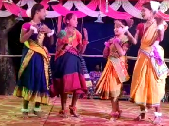 West Singhbhum :  सोनुआ के दुर्गा पूजा पंडालों में आयोजित हुआ भजन संध्या ओर्केस्ट्रा समेत अन्य सांस्कृतिक कार्यक्रम….