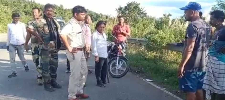 Chandil News : कांदरबेड़ा दोमुहानी सड़क पर कार और मोटरसाइकिल का भिड़ंत…..