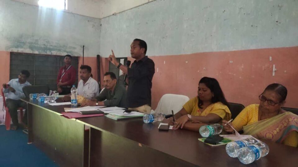 Chakradharpur News : आपके अधिकार, आपकी सरकार, आपके द्वार कार्यक्रम को लेकर बन्दगांव प्रखंड कार्यालय सभागार में हुई बैठक…..