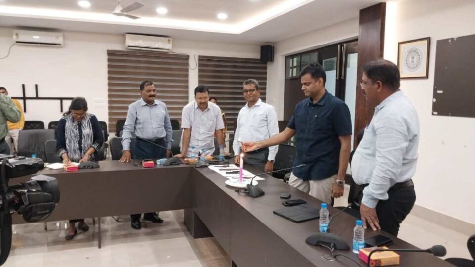 Seraikela news: जिला समाहरणालय के सभागार में उपायुक्त ने की जिला स्तरीय क्रय समिति की बैठक। | Vananchal 24TV Live