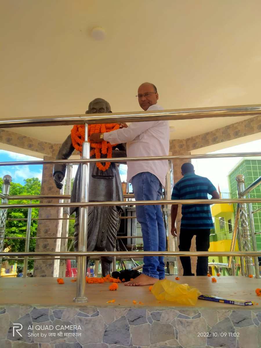 Seraikela News:पं गोपबंधु दास की देशभक्ति अनुकरणीय: मनोज कुमार चौधरी।