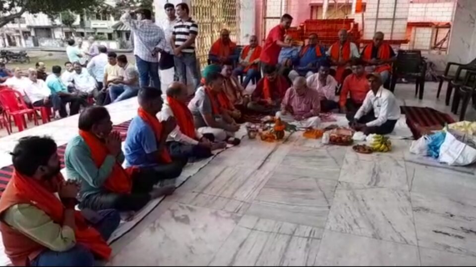 Adityapur news: आदित्यपुर एमआइजी सार्वजनिक काली पूजा कमेटी का  जियाडा RD प्रेम रंजन ने किया भूमि पूजन, 23 अक्टूबर कोकेंद्रीय मंत्री अर्जुन मुंडा करेंगे पंडाल का उद्घाटन | Vananchal 24TV Live