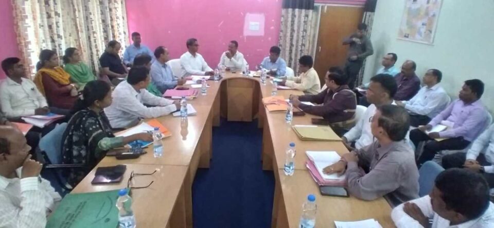 Saraikela News : झारखंड विधानसभा आश्वासन समिति पहुंची सरायकेला, पदाधिकारियों के साथ बैठक कर आश्वासन संबंधित लंबित मामलों पर की समीक्षा…. | Vananchal 24TV Live