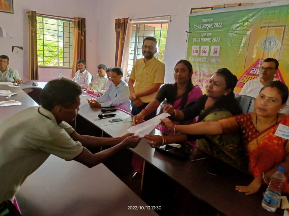 Saraikela News : सरायकेला प्रखंड के नुआगांव पंचायत परिसर में आयोजित हुआ प्रखंड स्तरीय आपकी योजना-आपकी सरकार-आपके द्वार कार्यक्रम को लेकर शिविर…. | Vananchal 24TV Live