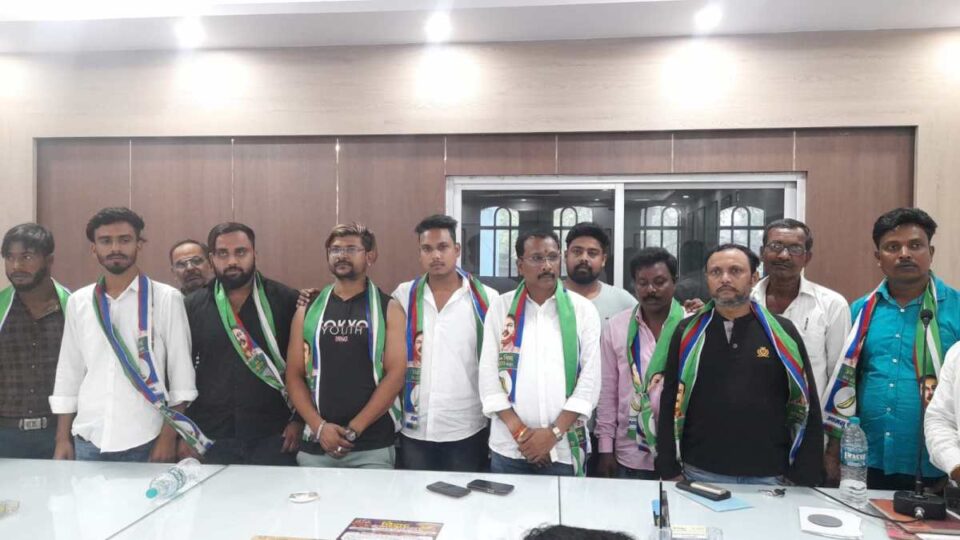 CHANDIL NEWS : चांडिल प्रखंड के चिलगु तथा ईचागढ़ प्रखंड के टीकर में आजसू पार्टी का प्रखंड स्तरीय बैठक हुई। दोनों ही बैठक में मुख्य रूप में आजसू केंद्रीय सचिव हरेलाल महतो उपस्थित रहे….