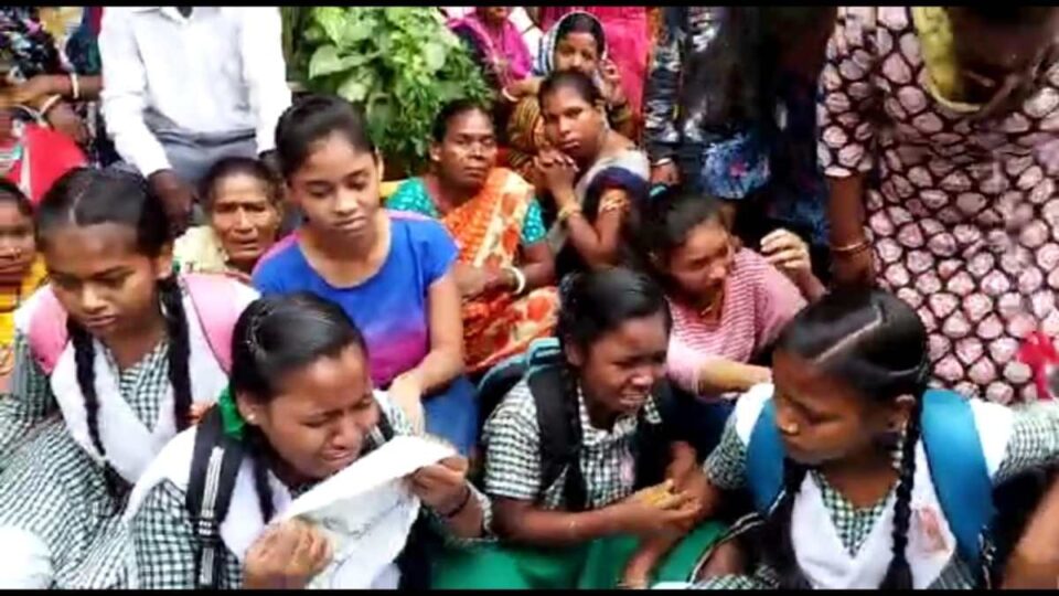 Jamshedpur News : शिक्षिका ने सजा भी ऐसा दी की सूनकर दंग रह जाएगा, पढें पूरी खबर फिर सोचिये ….. | Vananchal 24TV Live
