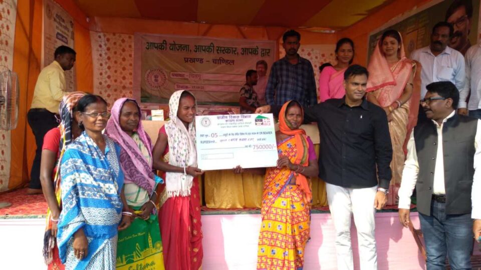 CHANDIL NEWS : आपकी योजना आपकी सरकार आपके द्वार कार्यक्रम का निरिक्षण करने आज चिलगु पहुँचे सरायकेला खरसावां जिले के उपायुक्त … | Vananchal 24TV Live