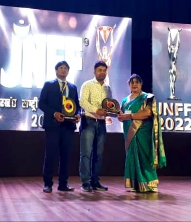 SARAIKELA NEWS : जेएनएफएफ 2022 में सम्मानित किए गए सरायकेला के युवा सामाजिक कार्यकर्ता सुमित कुमार चौधरी…. | Vananchal 24TV Live