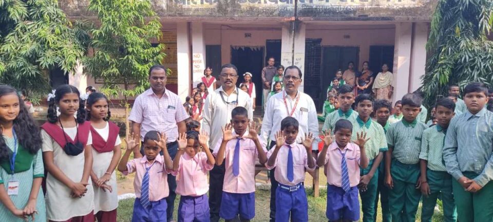 SARAIKELA NEWS :  स्कूलों में जागरूकता पूर्वक मना इंटरनेशनल हैंडवाशिंग डे; शिक्षकों के साथ स्कूली बच्चों ने कहा…..