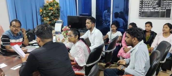 SARAIKELA NEWS :  झारखंड छात्र मोर्चा ने प्राचार्य को सौंपा ज्ञापन…;..