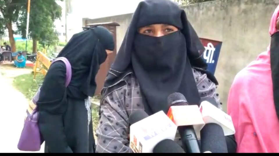 Chandil News : भारत फाइनेंसियल इन्क्लूसन कंपनी का लोन किस्त की राशि लेकर महिला समिति के अध्यक्ष फरार, कपाली पुलिस मामले की जांच में जुटी…… | Vananchal 24TV Live