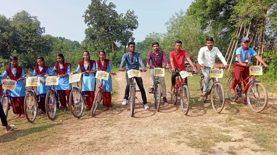SARAIKELA NEWS : पर्यावरण संरक्षण को लेकर ग्रीन पेंसिल फाउंडेशन द्वारा निकाली गयी साईकिल रैली… | Vananchal 24TV Live