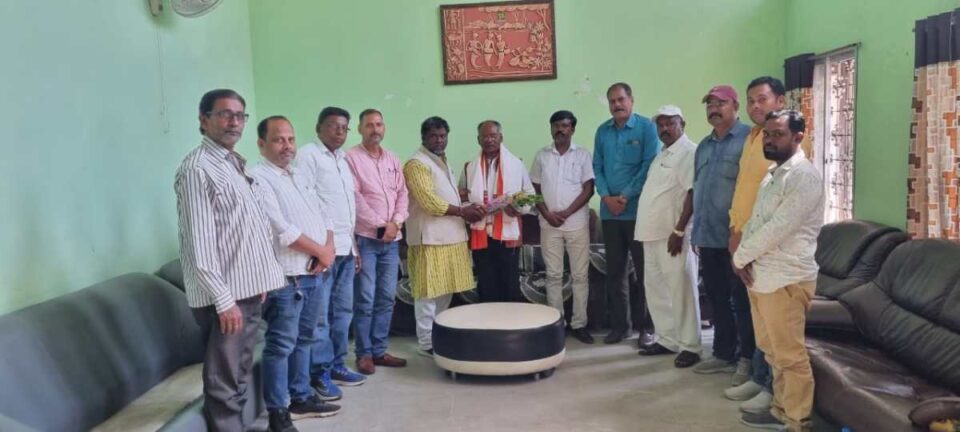 SARAIKELA NEWS : भाजपा एसटी मोर्चा के प्रदेश अध्यक्ष पहुंचे सरायकेला; भाजपाइयों ने सर्किट हाउस में किया अभिनंदन…